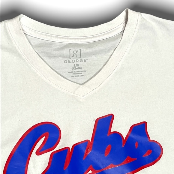 Chicago Cubs Graphic V-Neck Tee “CUBS” Men’s Large - Picture 3 of 4